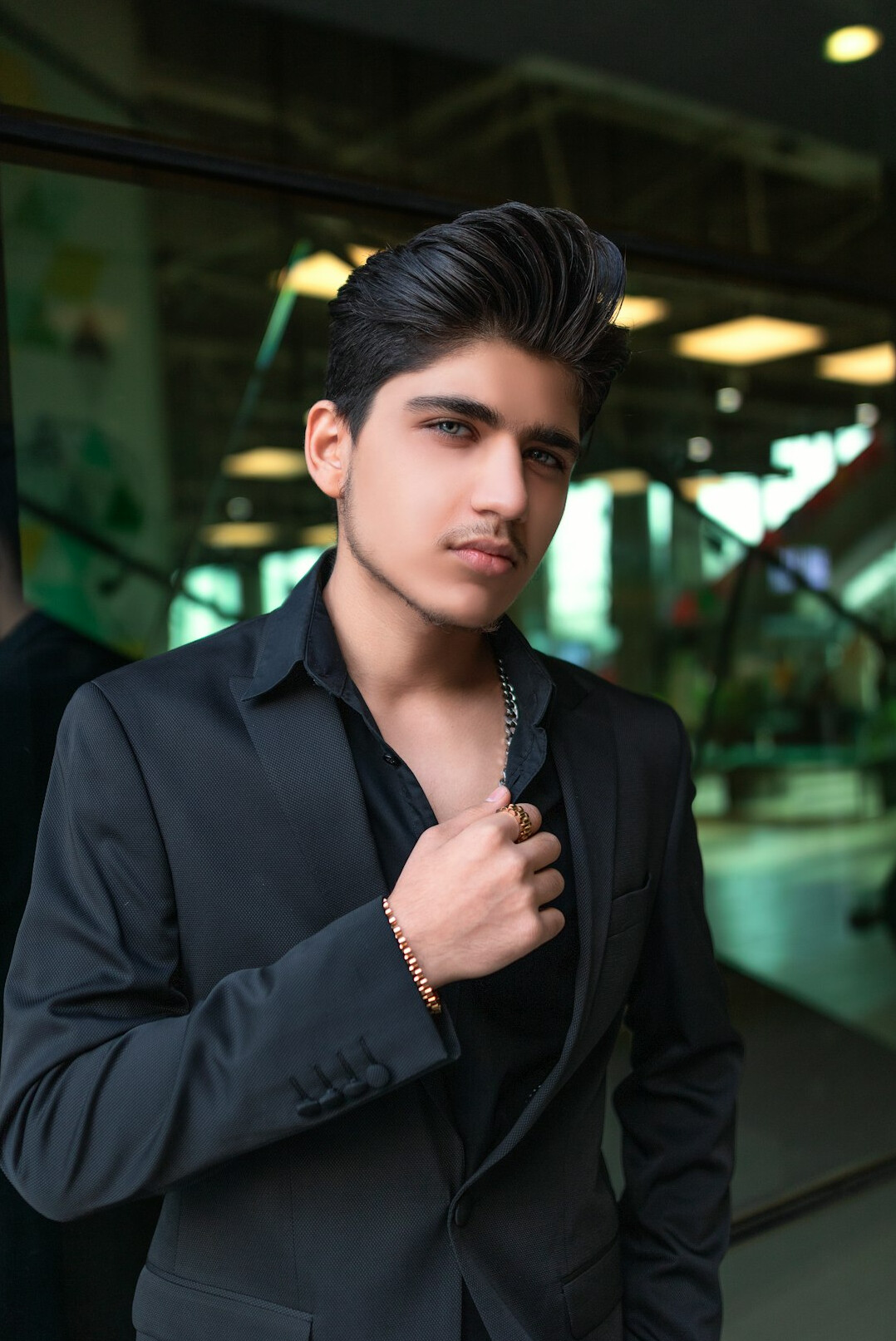 Portrait of a man in a suit with a confident look